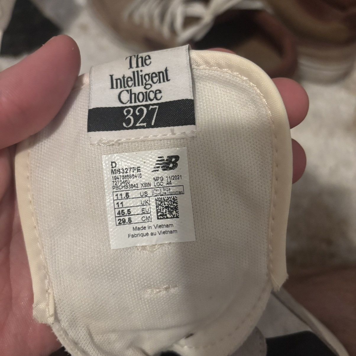 New Balance Men's New Balance 327 Sea Salt White Black Athletic 11.5 Size US 11.5 / EU 44-45 - 16 Thumbnail