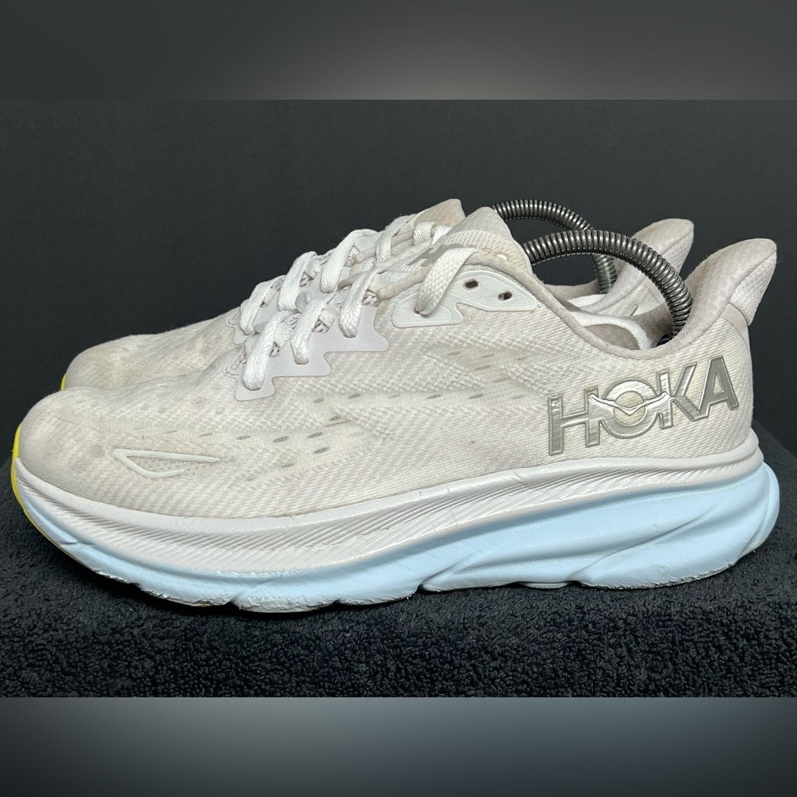 Hoka One One Womens Clifton 9 Running Shoes Sneakers 9.5 B in Grey