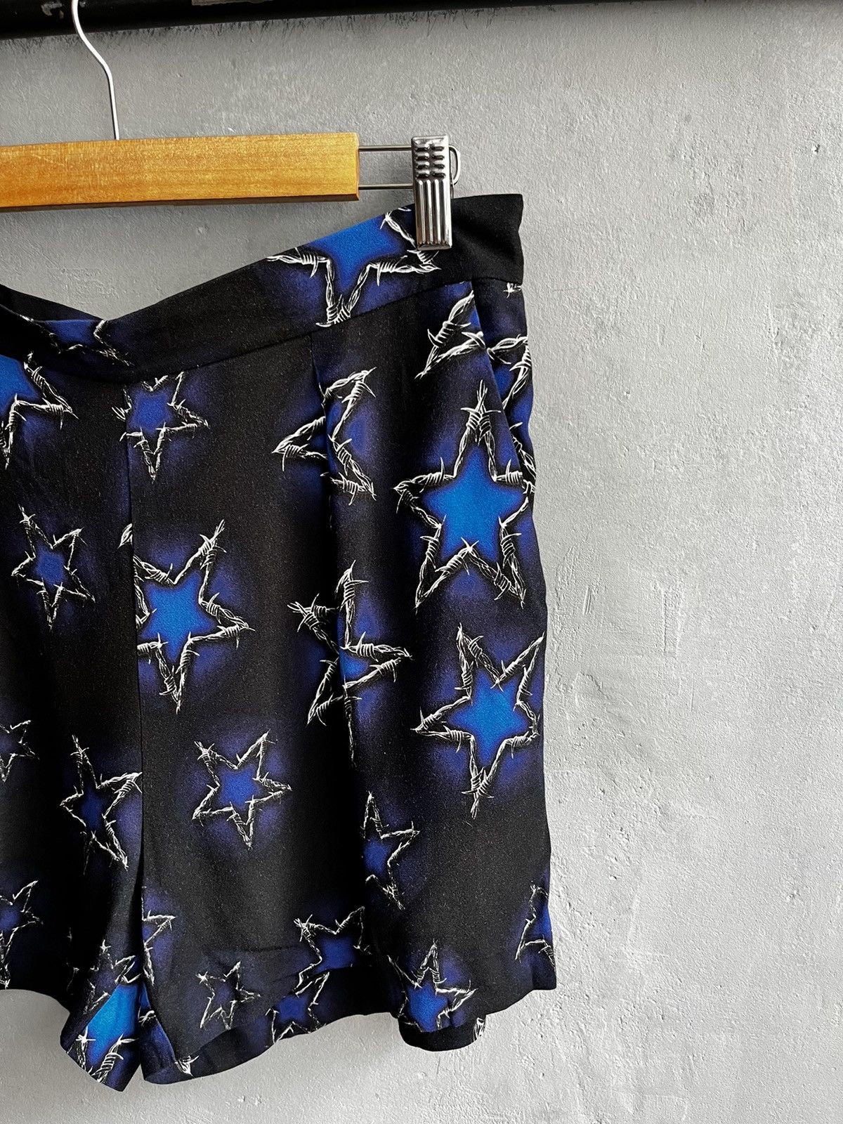 Just Cavalli × Roberto Cavalli Just Cavalli barbwire stars print shorts Size 30" / US 8 / IT 44 - 7 Thumbnail