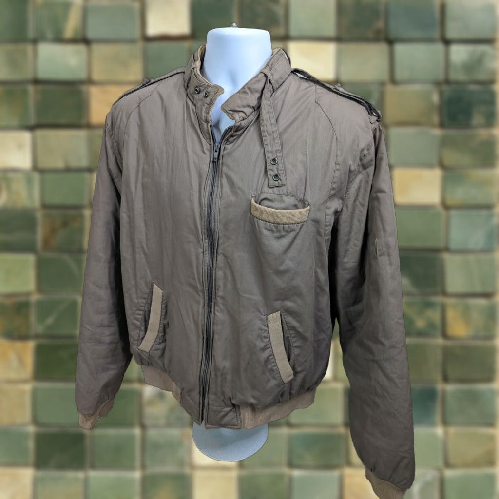 Vintage Vintage 1980s Men's Insulated Beige Bomber Jacket Size L User: Vintage 1980s Men's Insulated Beige Bomber Jacket Size L Size US L / EU 52-54 / 3 - 1 Thumbnail
