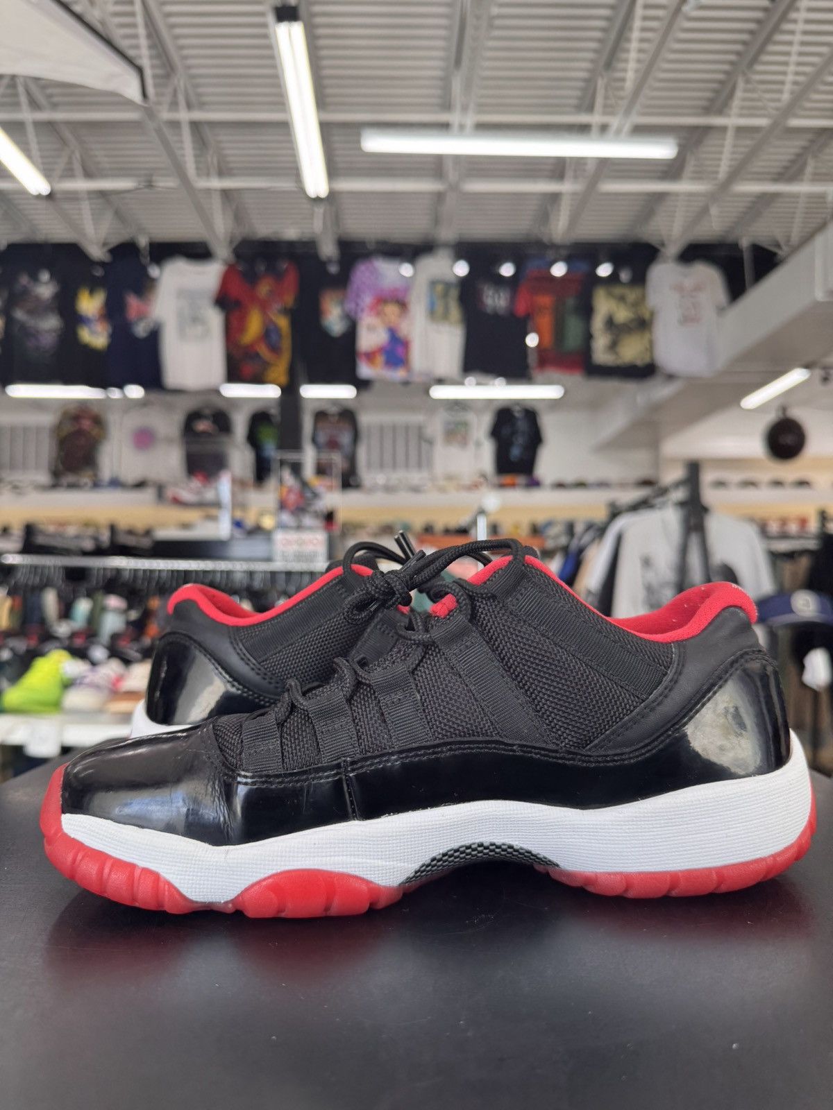 Jordan Brand Air Jordan 11 Low Bred Size 5.5Y (2015) Size US 5.5 / EU 38 - 4 Thumbnail