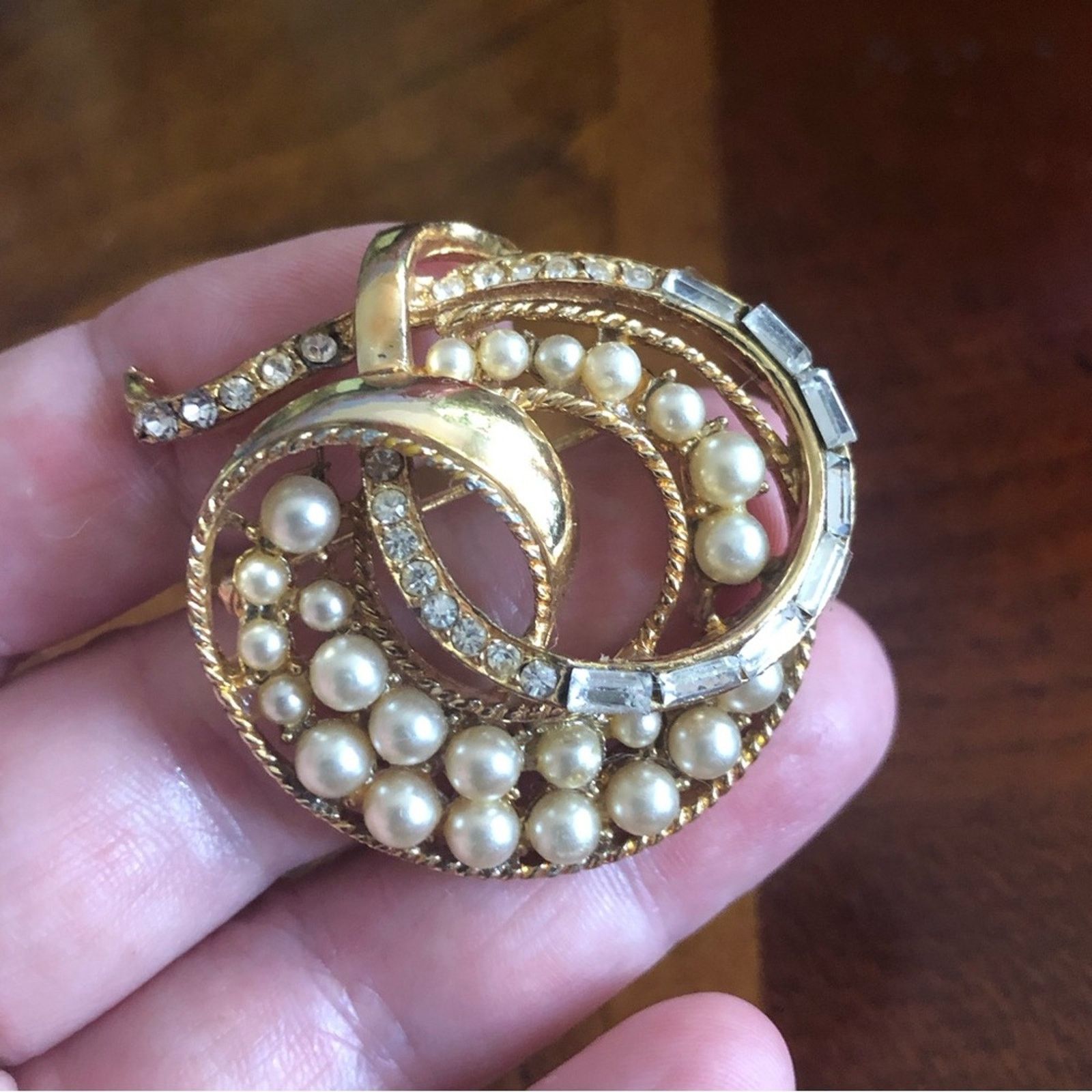 Vintage Vintage 60s faux pearl baguette rhinestone swirl brooch pin Size ONE SIZE - 3 Thumbnail