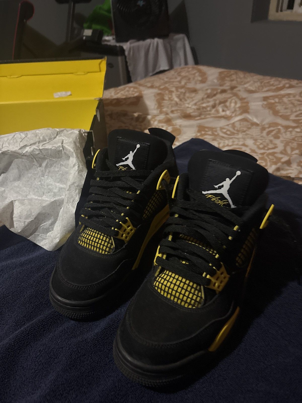 Jordan Brand Jordan 4 Thunder Size US 9 / EU 42 - 3 Thumbnail