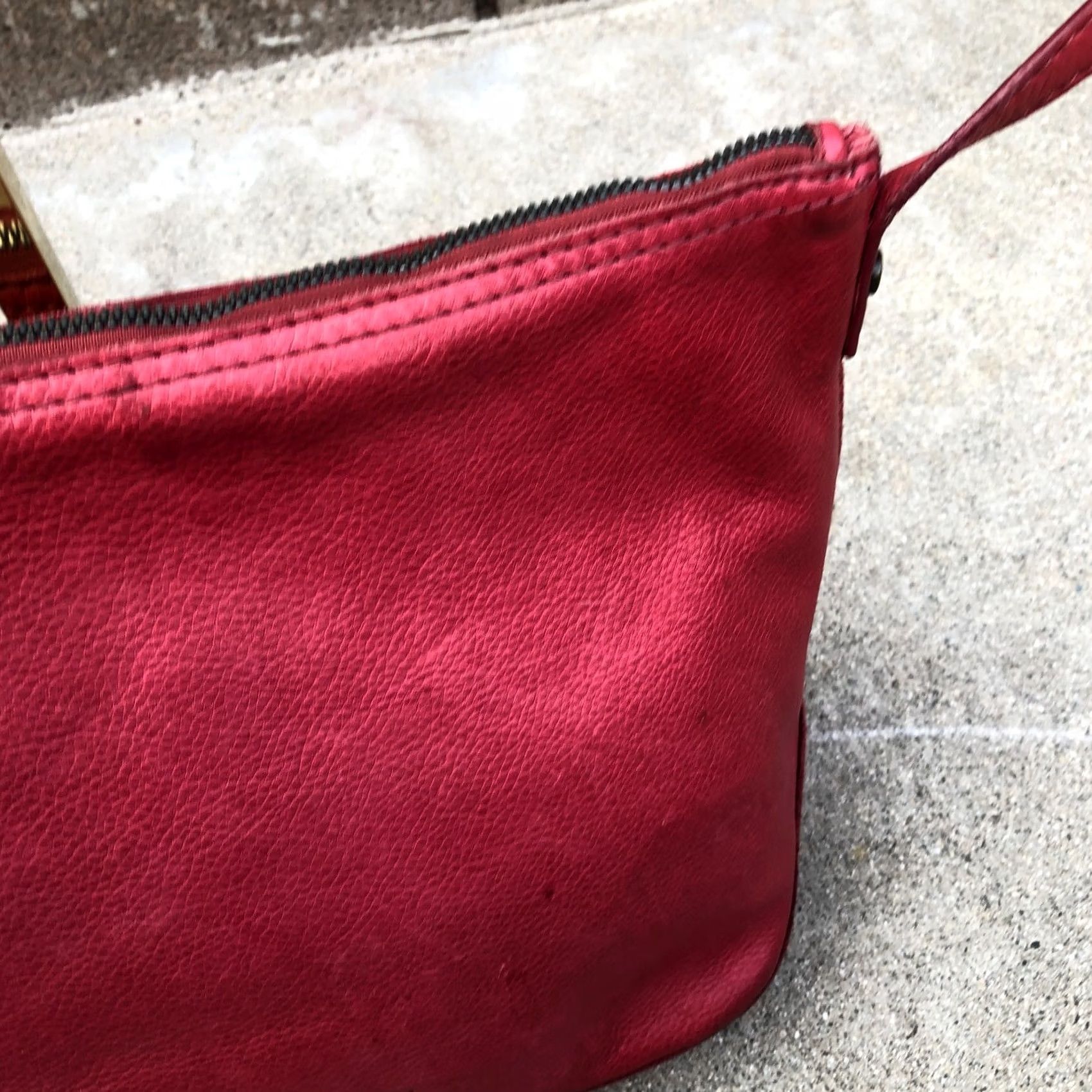 Vintage AMERICAN LEATHER COMPANY Crossbody Purse Women's Red Zipper Bag - Medium Leather Crossbody Bag For Travel Size ONE SIZE - 4 Thumbnail