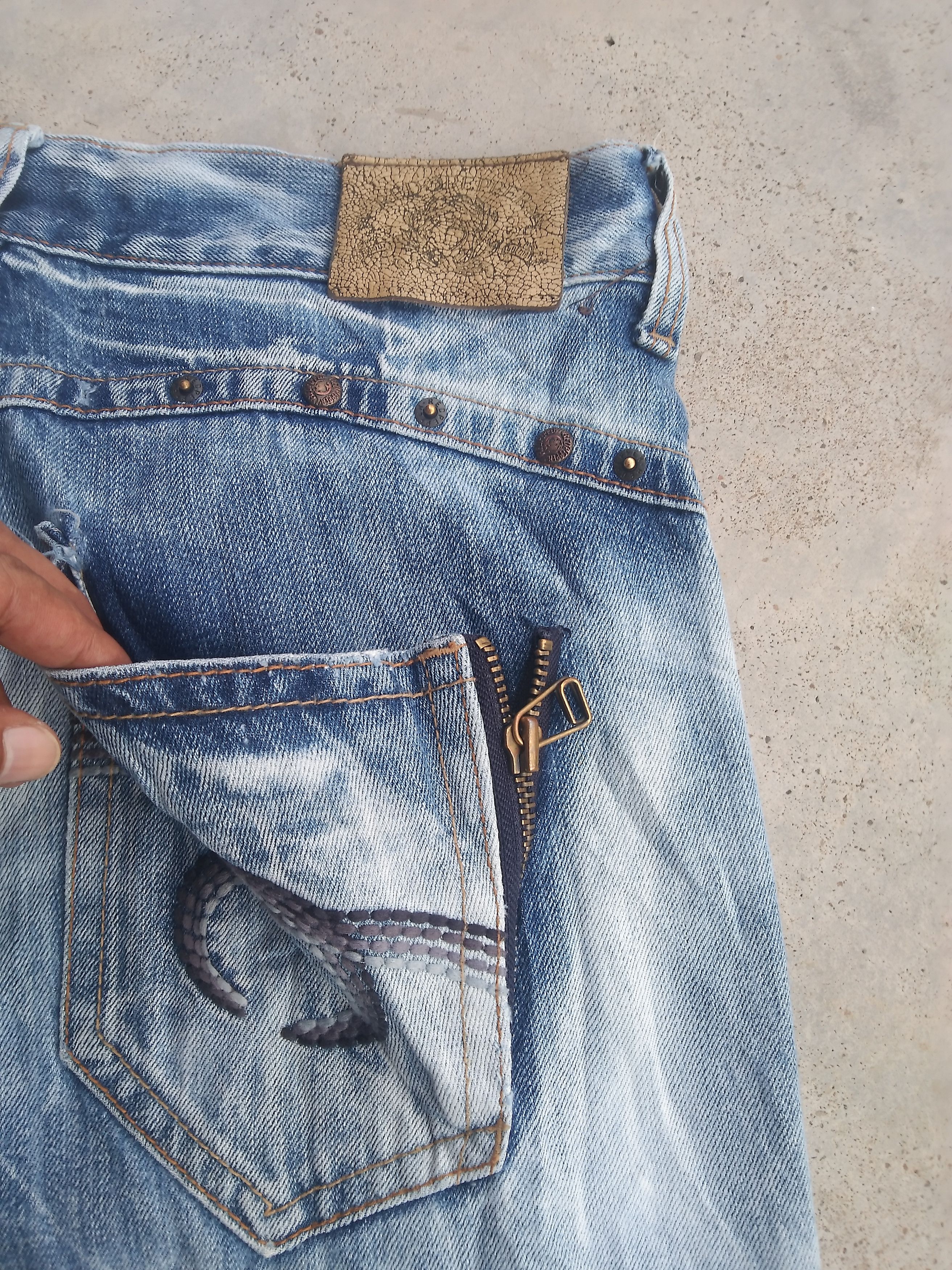 Japanese Brand Vintage Red Pepper Men Straight Leg Distressed Jeans 32x30 Size US 32 / EU 48 - 4 Thumbnail