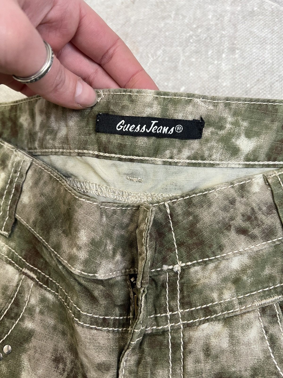 Guess Vintage streetwear camo cargo shorts y2k style hype Size US 30 / EU 46 - 6 Thumbnail