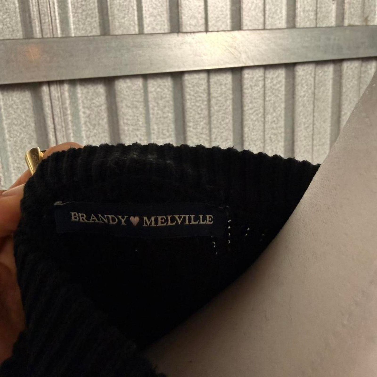 Brandy Melville ClassicBlack brandy melville sweater Size M / US 6-8 / IT 42-44 - 4 Thumbnail