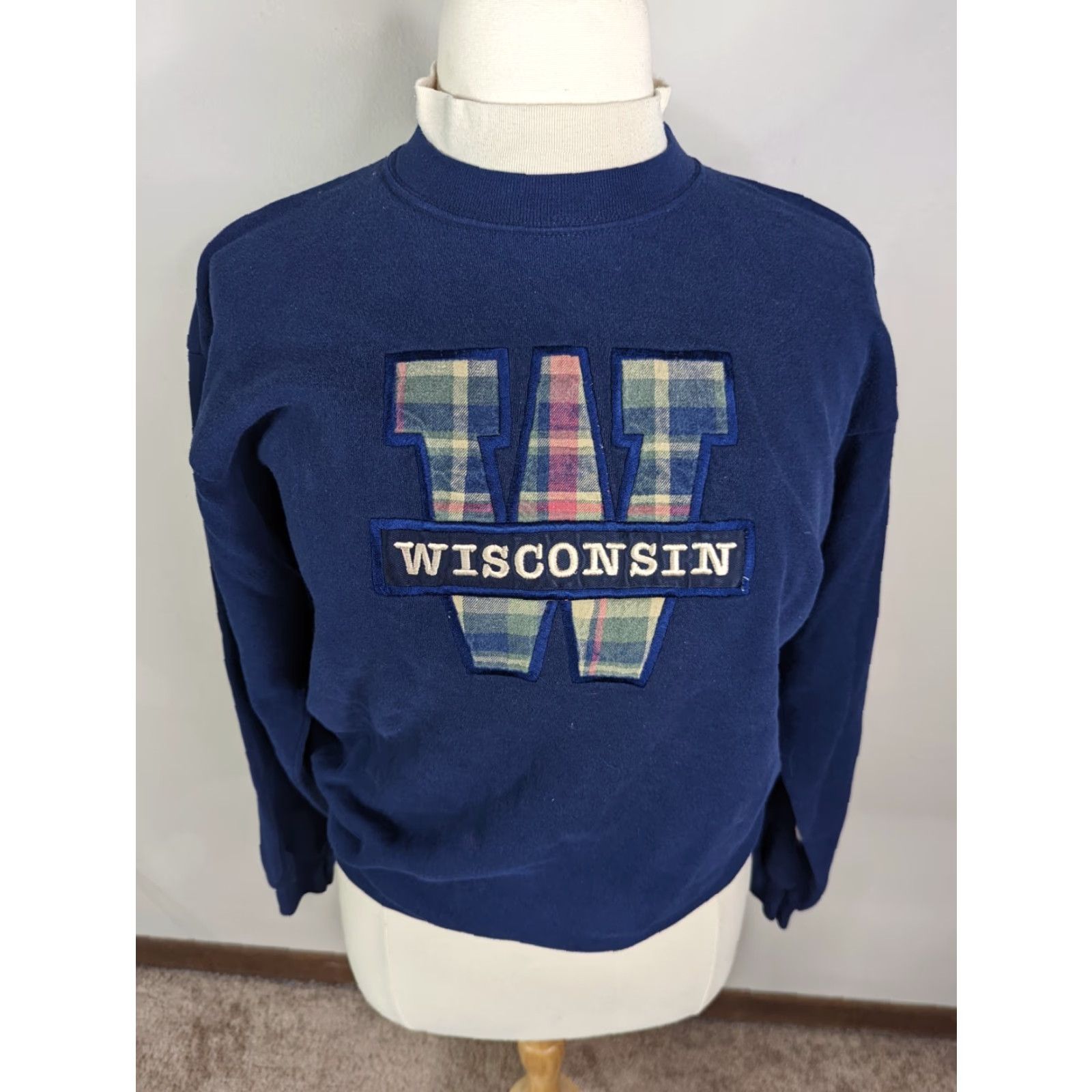 Madison VINTAGE Wisconsin Sweatshirt Women's L Blue Embroidered 90s Graphic Long Sleeve Pullover Size L / US 10 / IT 46 - 2 Thumbnail