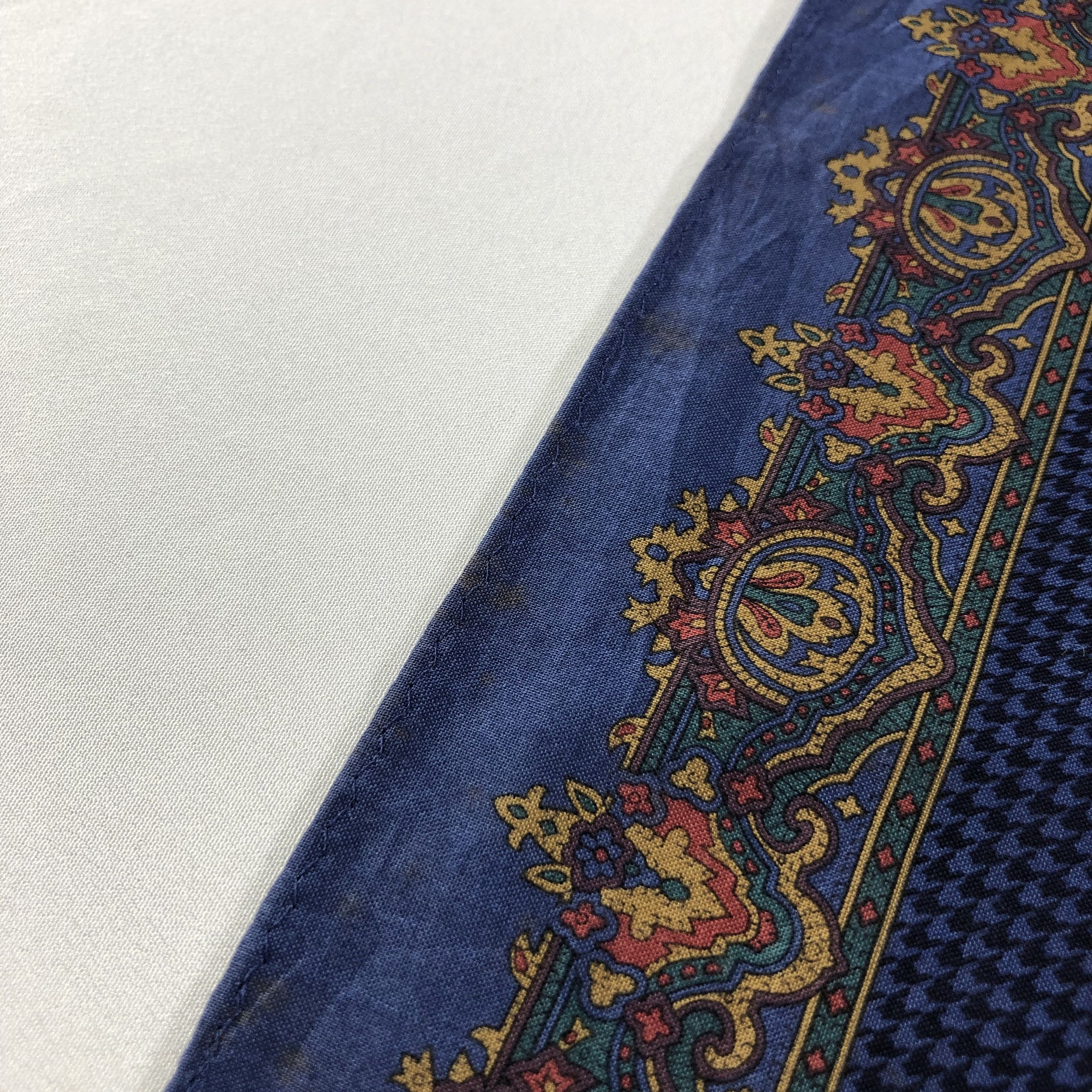 Yves Saint Laurent YSL Paisley Handkerchief Neckerchief Bandana H1857 Size ONE SIZE - 11 Thumbnail