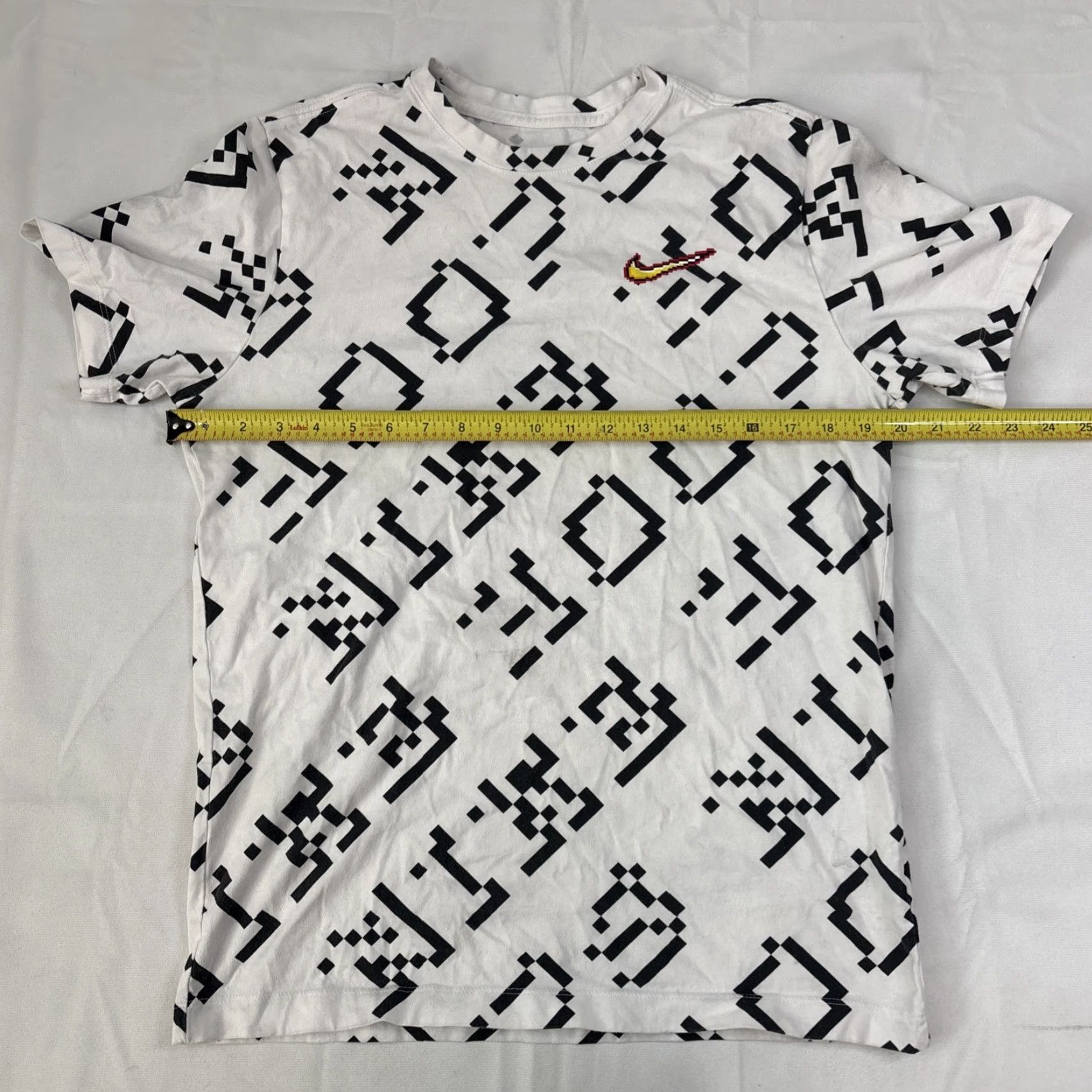 Nike Nike Sportswear T-Shirt Shirt Mens Medium White Black Short Sleeve Basketball Graphic 8-Bit Pixel Crew Neck Modern Nike Basketball Mens Size US 31 - 5 Thumbnail