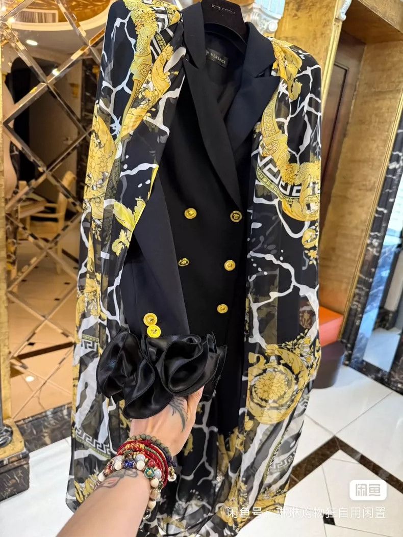 Versace Versace Classic baroque cape silhouette cut design gown Size M / US 6-8 / IT 42-44 - 8 Thumbnail