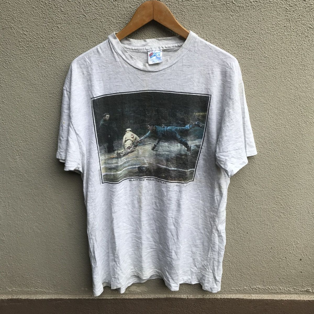 Vintage Vintage 90s BLACK MIKE makes the play photo art tee Size US L / EU 52-54 / 3 - 1 Thumbnail