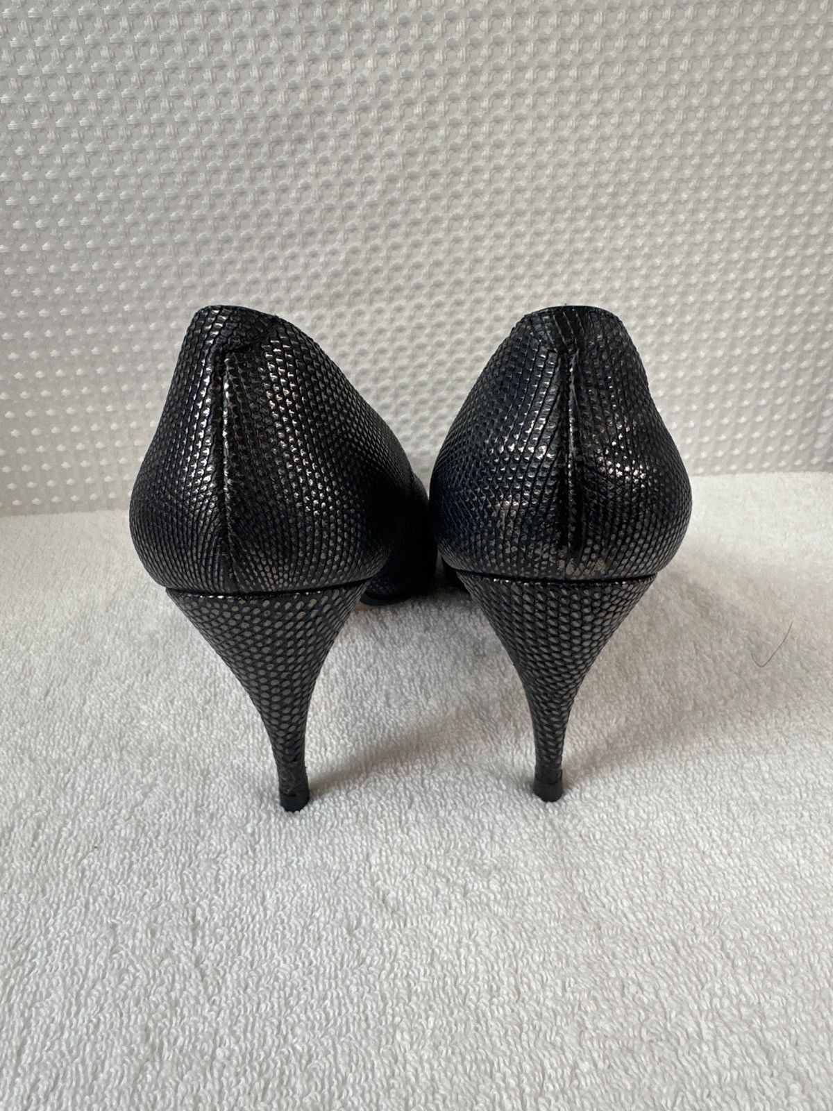 Manolo Blahnik Manolo Blahnik Lizard Embossed Pointed Toe Pumps Size US 7 / IT 37 - 4 Thumbnail