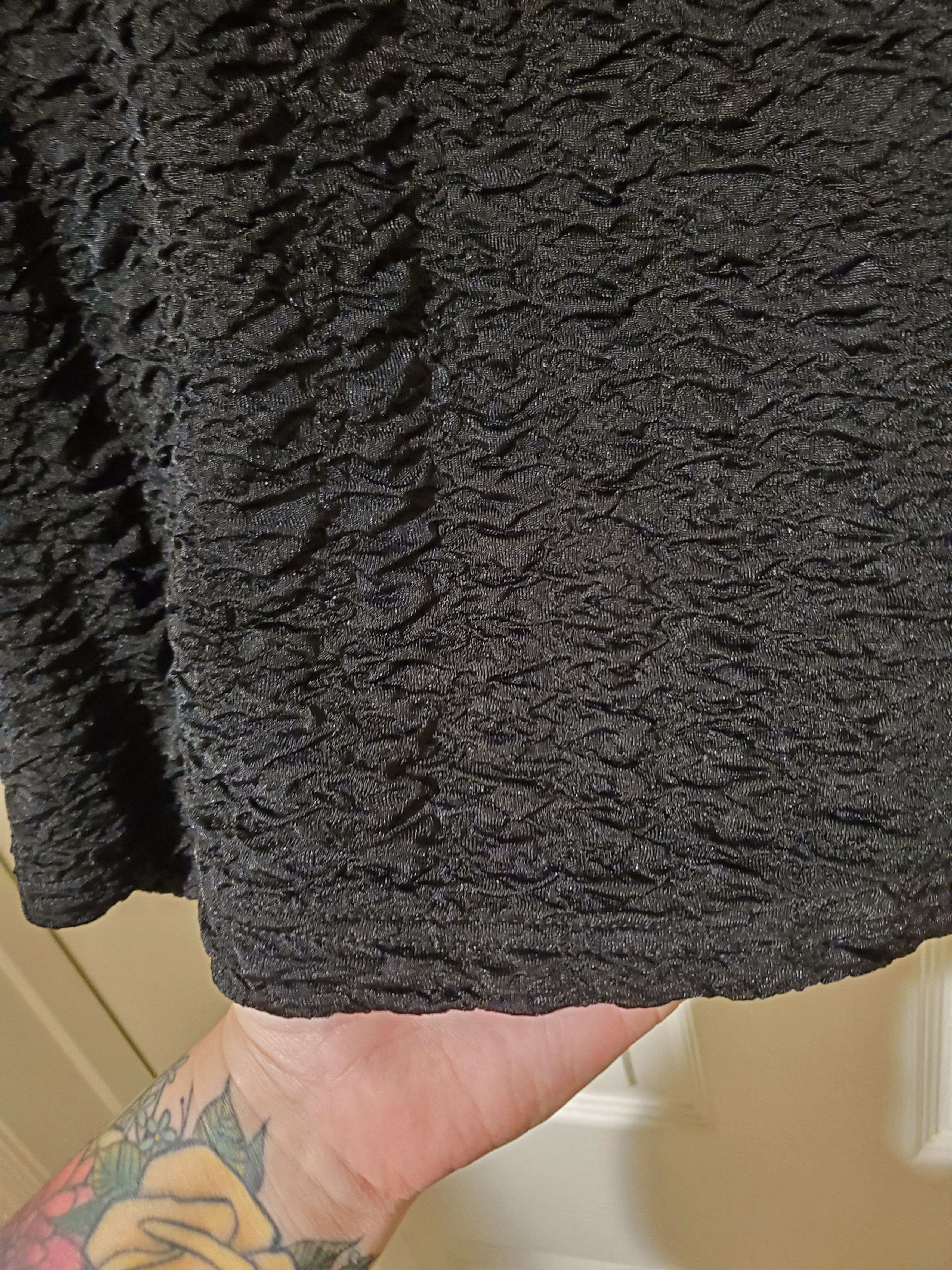 Vintage Vintage black stretchy textured mini skirt (size XL) Size 32" / US 10 / IT 46 - 2 Thumbnail