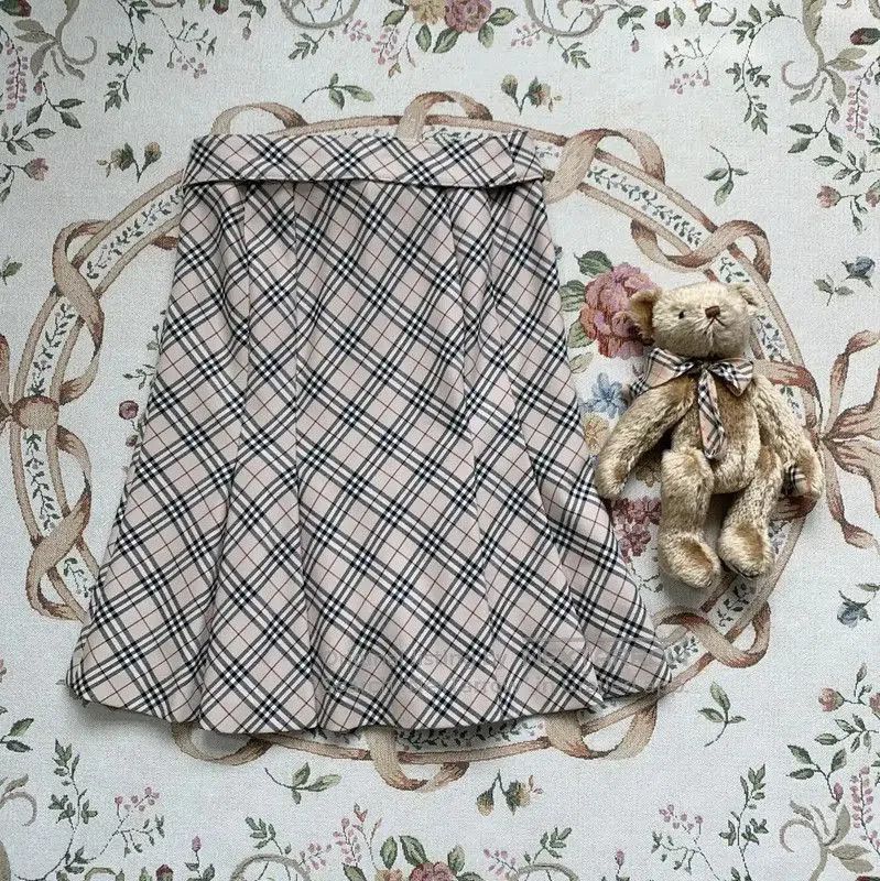Burberry Burberry Beige Wool Irregular Hem Skirt. Size 23" - 4 Thumbnail