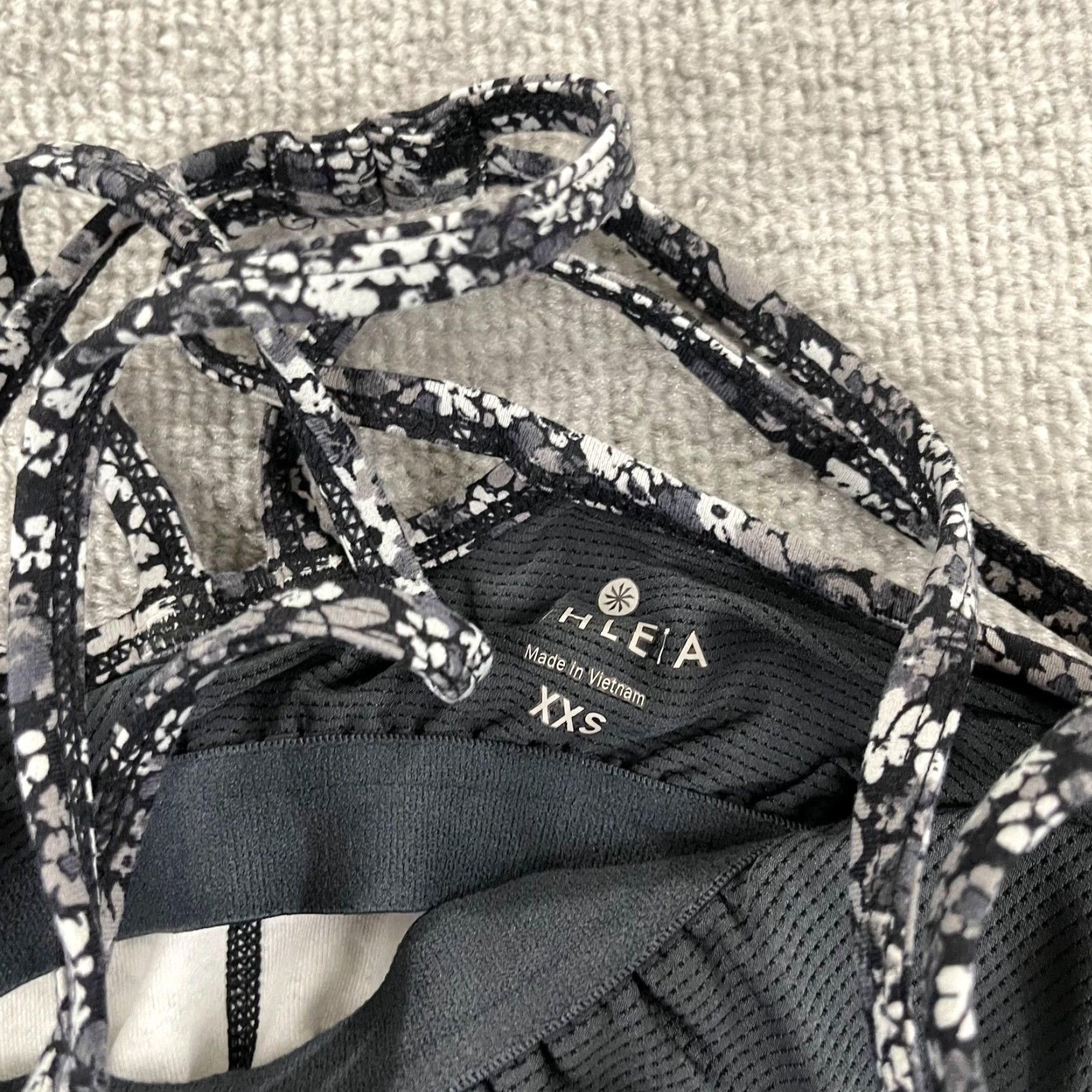 Athleta Athleta Shirt Women XXS Black Ditsy Floral Tank Top Padded Bra Yoga Gym Running Active Size XXS / US 00 / IT 34 - 3 Thumbnail