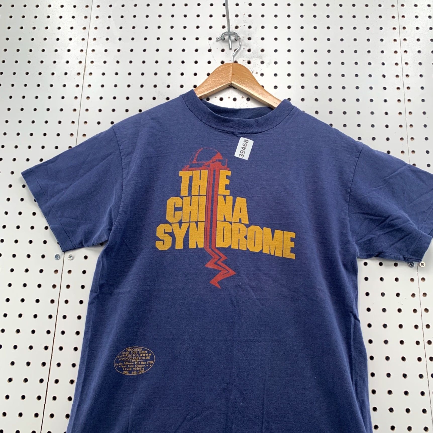 Hanes VINTAGE 70s China Syndrome Movie T-Shirt Mens Large Fits Medium Blue Graphic 70s Michael Douglas Rare 17x27 Size US L / EU 52-54 / 3 - 4 Thumbnail