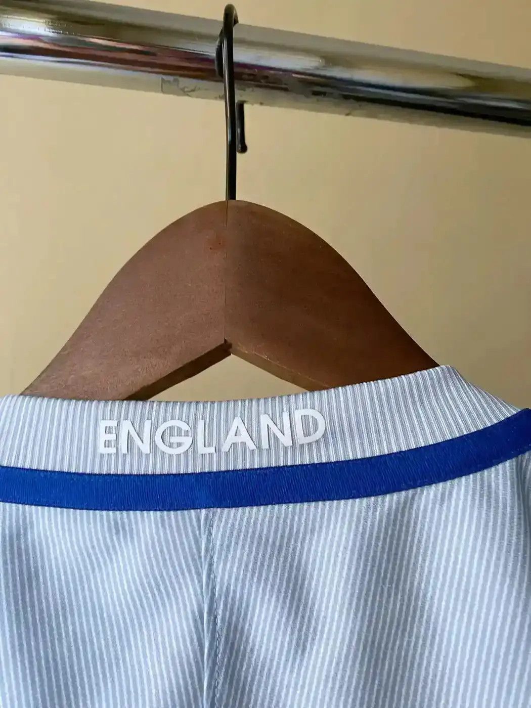 Nike England Nike kit 16 football Soccer Jersey size S Size US S / EU 44-46 / 1 - 4 Thumbnail