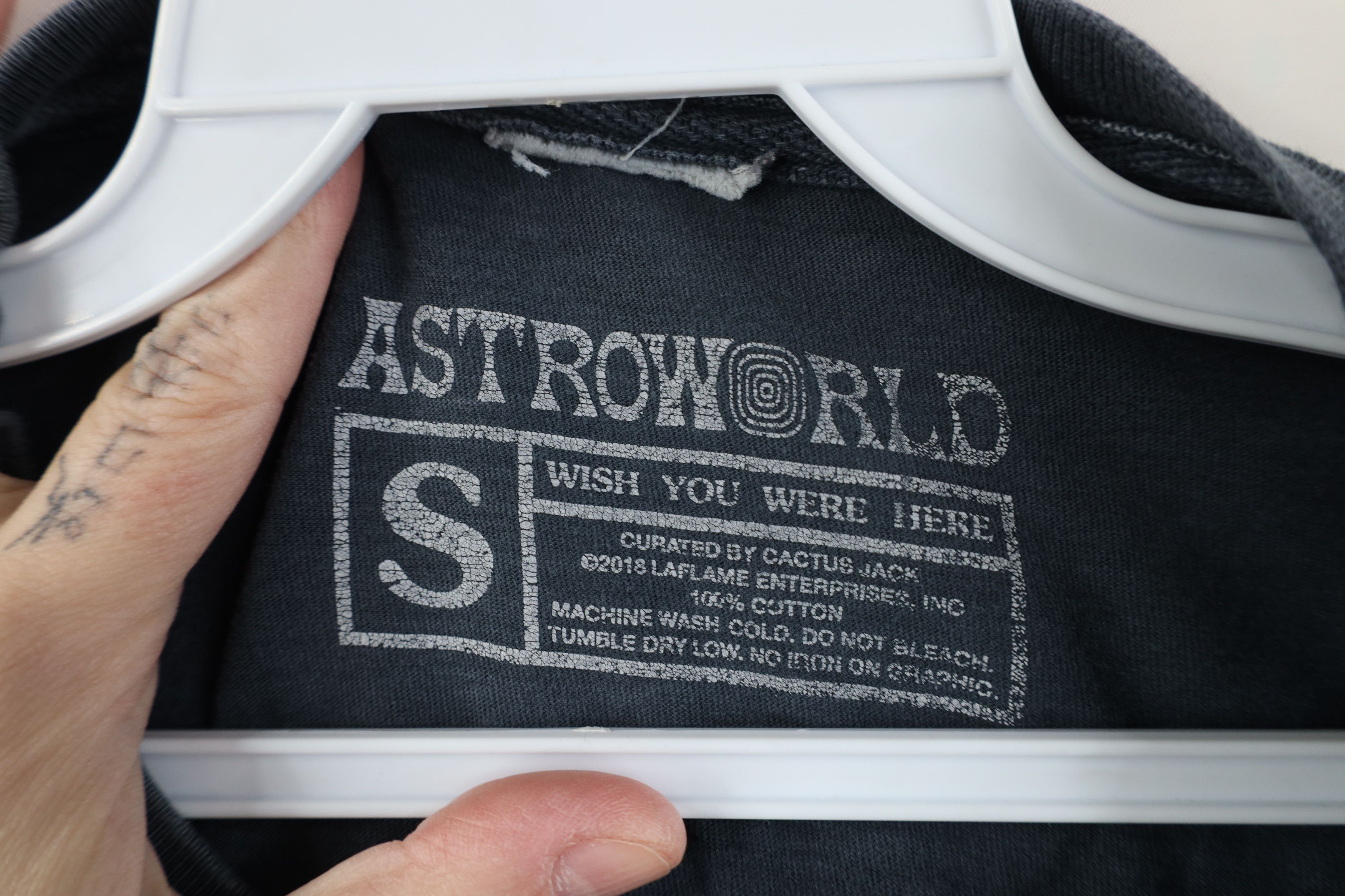 Vintage Astroworld Travis Scott Put On A Happy Face T-Shirt Gray Size US S / EU 44-46 / 1 - 8 Thumbnail