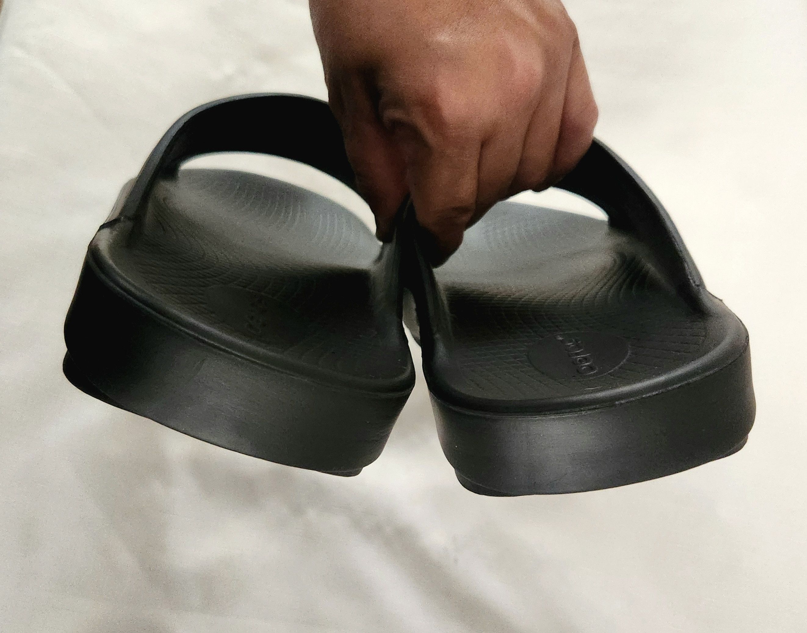 OOF Wear OOFOS OOahh Slide Sandal Size Men's 12 black Size US 12 / EU 45 - 4 Thumbnail