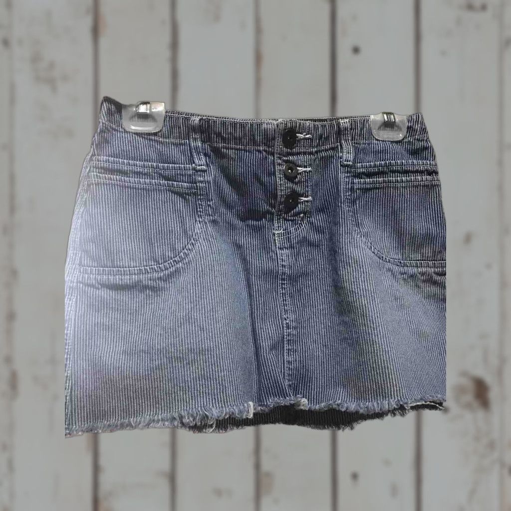 Vintage VINTAGE Tilt Denim Mini Skirt - Women’s, Size 5 - Blue/White Striped 100% Cotton, Button Front, Mid Rise, Short Length, 90s/Y2K Boho City Preppy Style Size 27" / US 4 / IT 40 - 1 Thumbnail