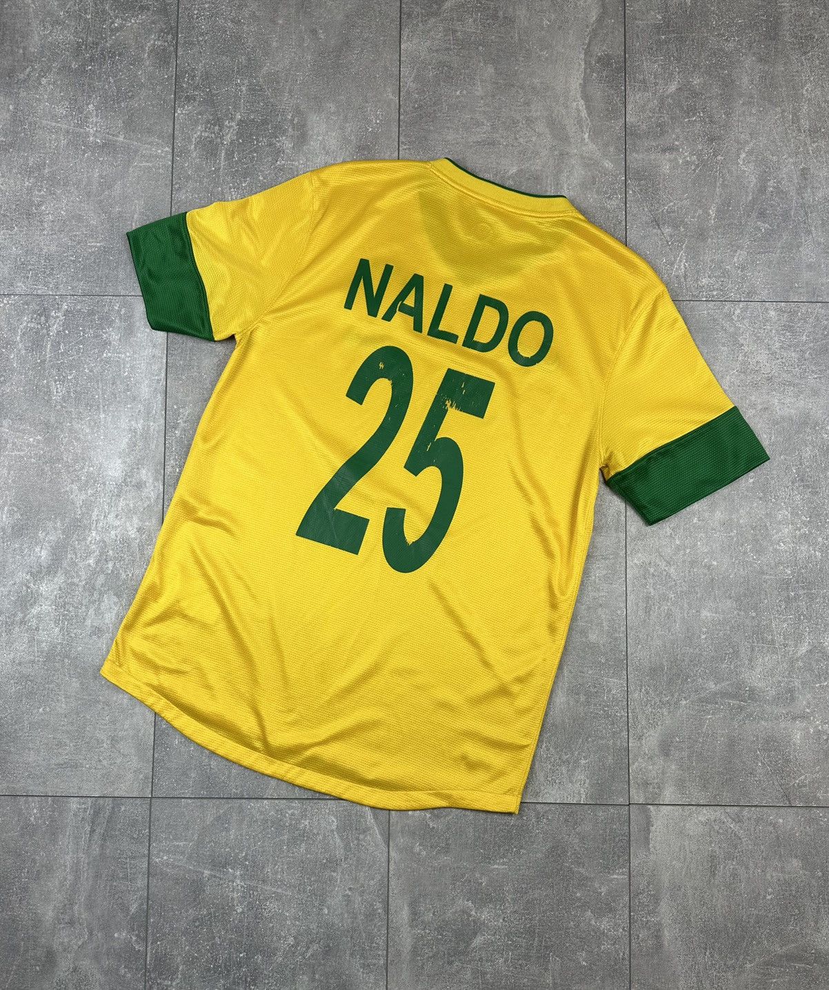 Nike Nike Brazil National Team Naldo #25 Soccer Jersey 447931-703 Size US M / EU 48-50 / 2 - 11 Thumbnail