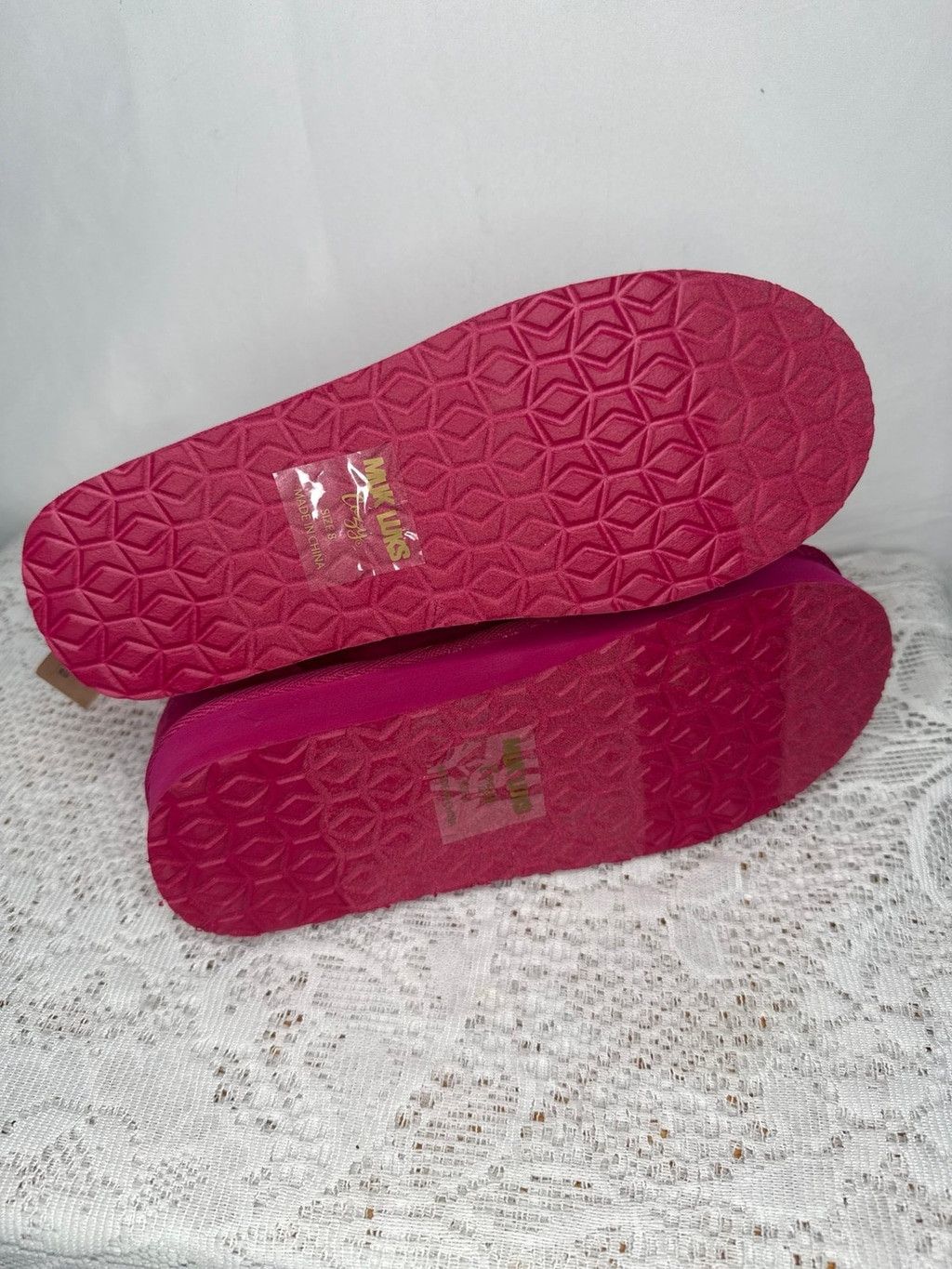 The Unbranded Brand NWT Muk Luks Augie fuschia pink furry ankle boots sz 8 Size US 8 / IT 38 - 7 Thumbnail