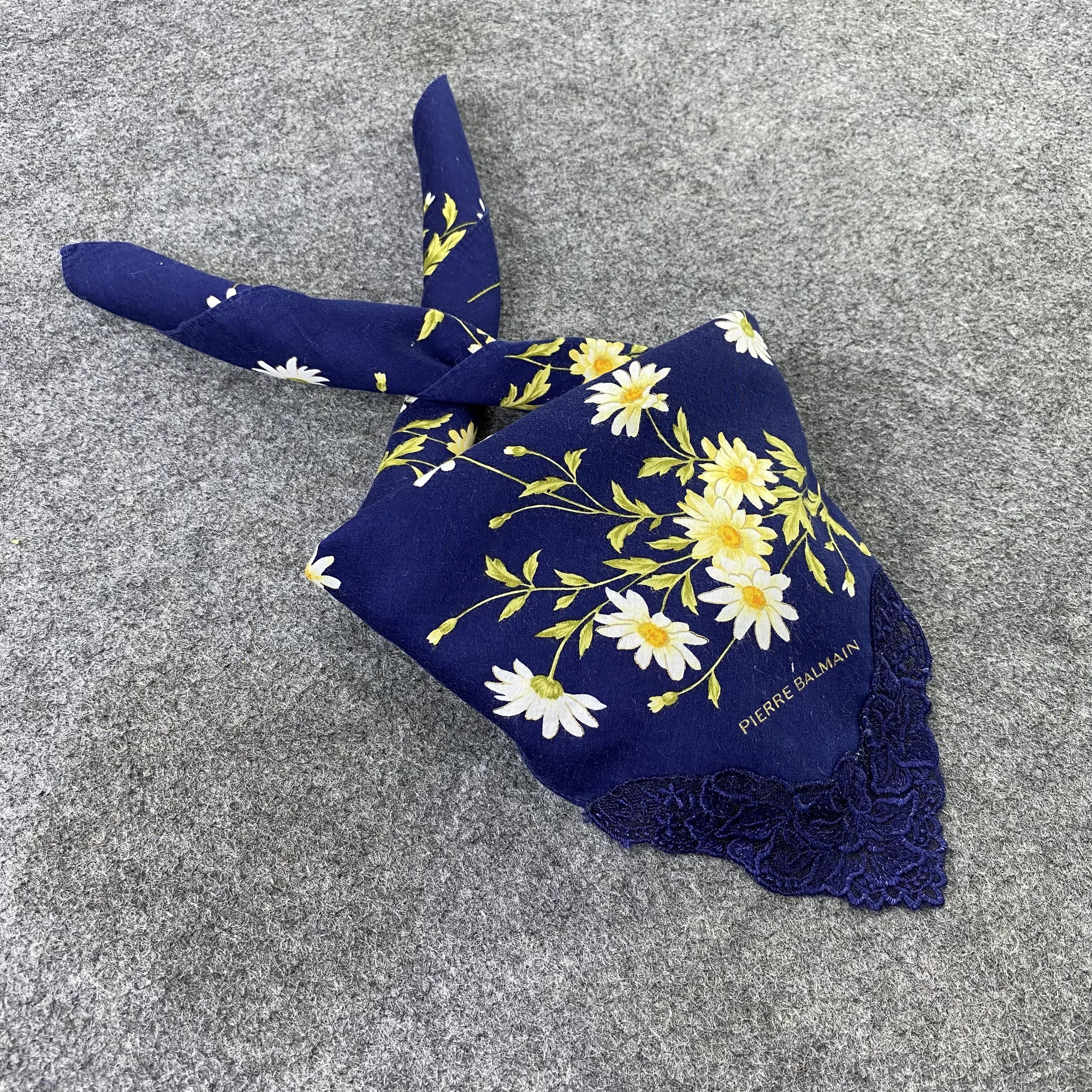 Pierre Balmain Pierre Balmain Handkerchief / Bandana / Neckerchief -B684 Size ONE SIZE - 1 Thumbnail