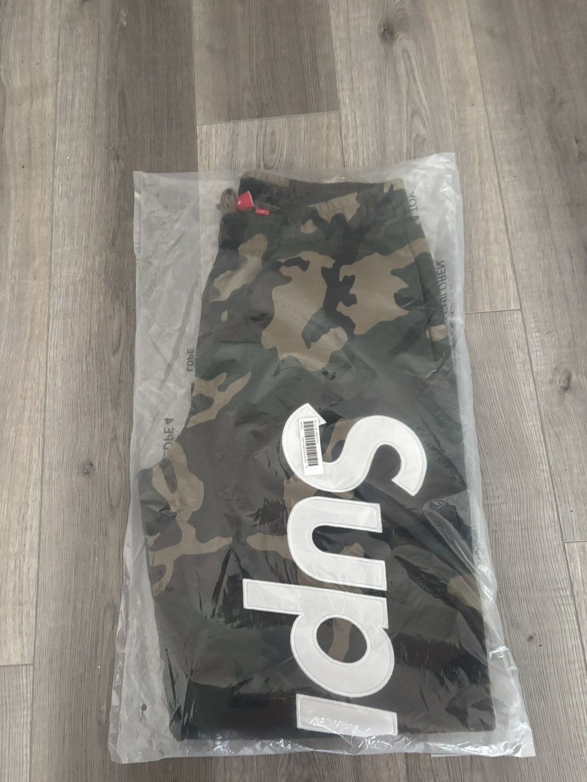 Supreme Satin appliqué Camo supreme sweatpants Size US 34 / EU 50 - 1 Thumbnail