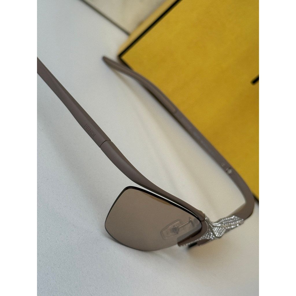Fendi NEW Fendi FE40176U Crystal Mask Sunglasses Beige $1210 Size ONE SIZE - 6 Thumbnail