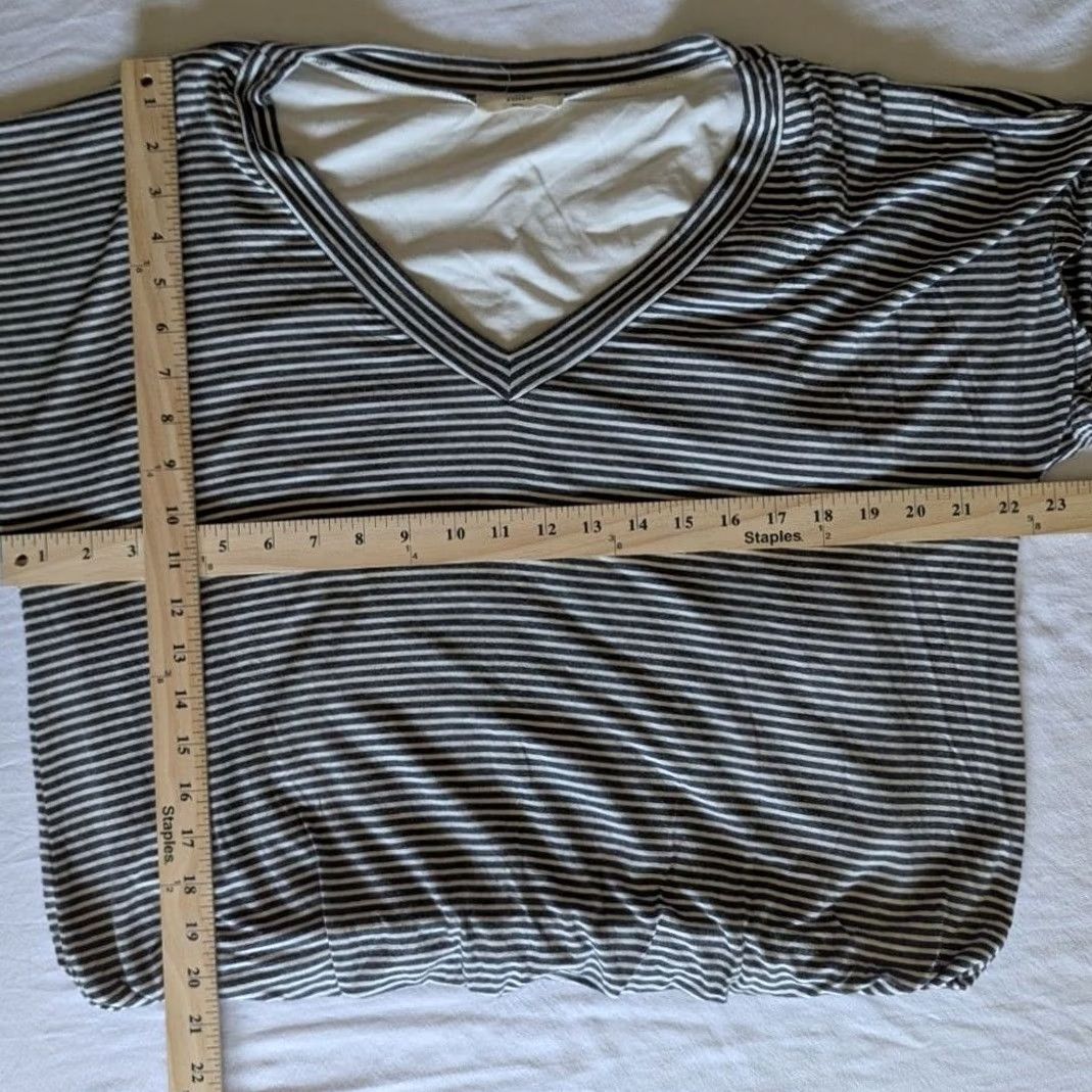 Nautica Entro Grey White Striped V-Neck Short Sleeve Bubble Hem Shirt Top Nautical Minimalist Jersey T-Shirt Womens M Glass Gray Size M / US 6-8 / IT 42-44 - 7 Thumbnail