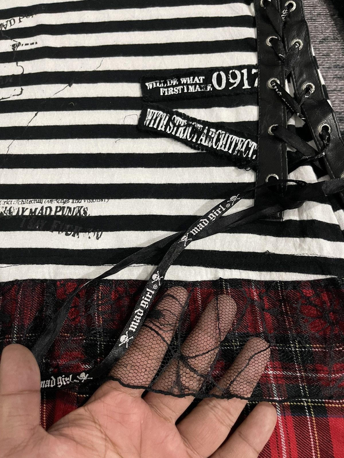 Japanese Brand 📌Binding Offer📌Vintage Mad Punk Girl Longsleeve Hoodie Size M / US 6-8 / IT 42-44 - 11 Thumbnail