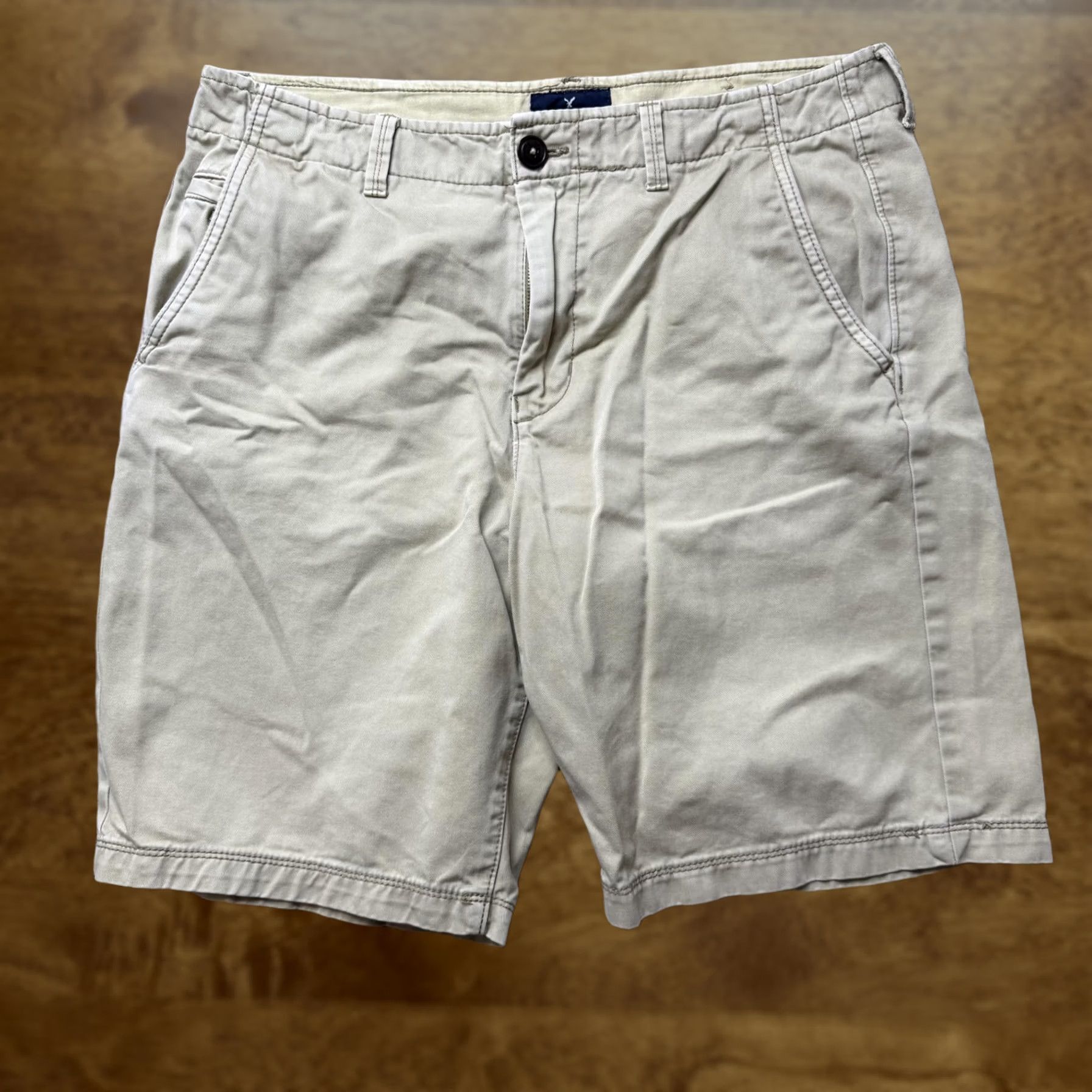 American Eagle Outfitters American Eagle Outfitters Chino Shorts Mens 33 Beige Canvas 9 Inseam Casual Size US 33 - 1 Thumbnail