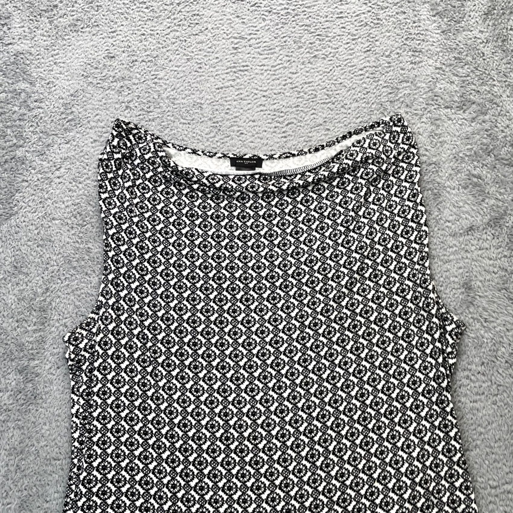 Ann Taylor Ann Taylor Blouse Womens M Black Geometric Sleeveless Boat Neck Rounded Hem Shirt Womens Medium Black Geometric Sleeveless Boat Neck Rounded Hem Size M / US 6-8 / IT 42-44 - 3 Thumbnail
