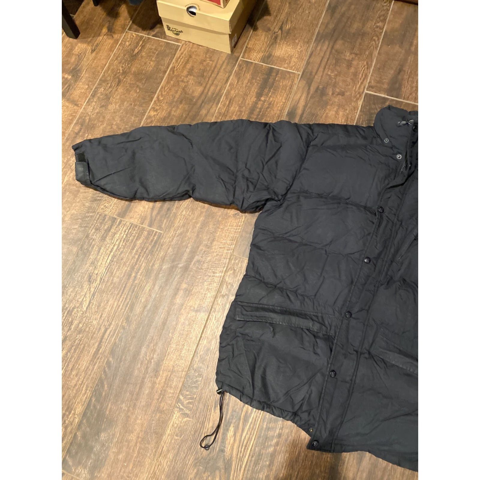 Mountain Hardwear VINTAGE Mountain Hardwear Black Goose Down Parka Jacket Large L Mens No Hood Zip Defect Size US L / EU 52-54 / 3 - 3 Thumbnail