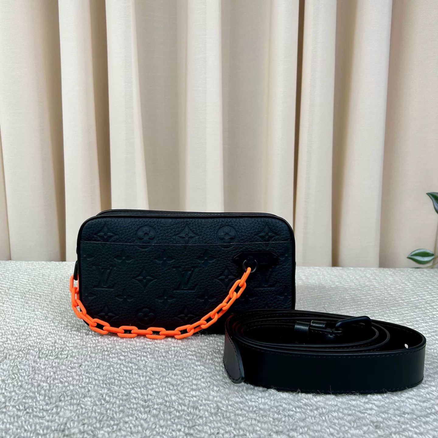 Louis Vuitton Pre-loved Bag Very good condition Size ONE SIZE - 1 Thumbnail