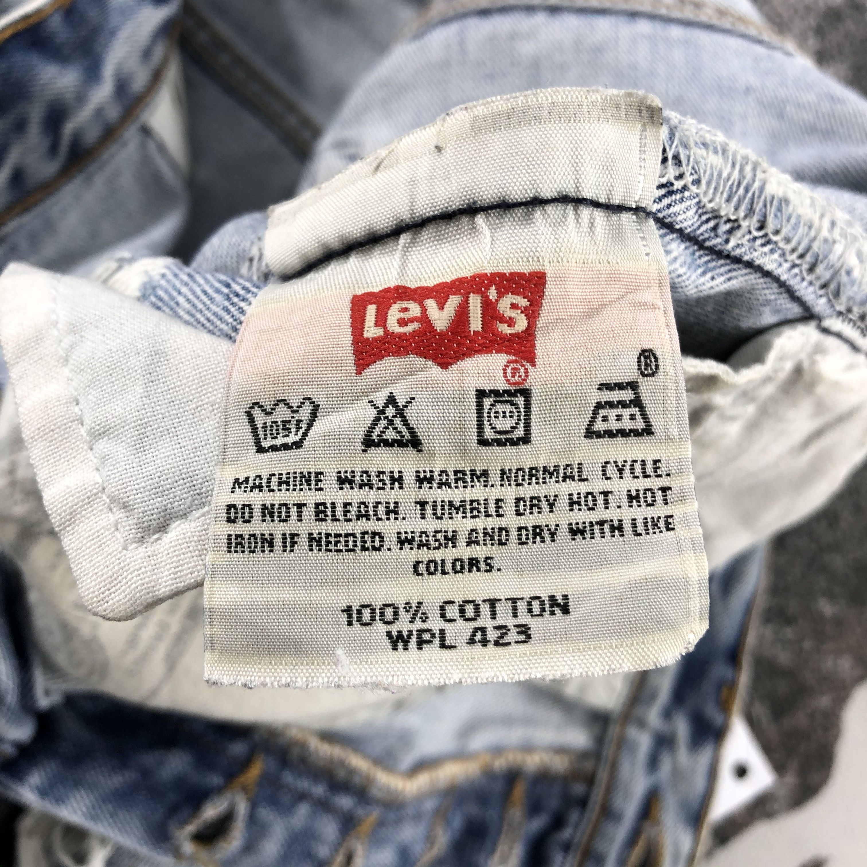 Levi's Vintage Levi's 501 Jeans Distress Medium Wash Denim KJ863 Size US 33 - 14 Thumbnail