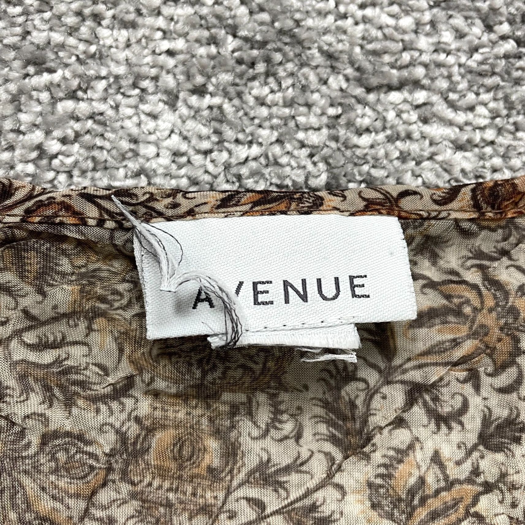 Avenue Avenue Blouse Womens Plus 22/24 Multicolor Paisley Round Neck Long Sleeve Tunic Blouse Bohemian, Classic, Designer Womens Size 3XL / US 20-22 - 4 Thumbnail