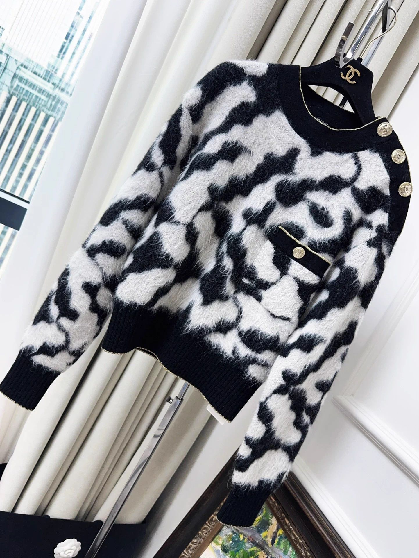 Chanel Chanel 20A Black & White Camellia Mohair Gold Crew Sweater Size XS / US 0-2 / IT 36-38 - 1 Thumbnail
