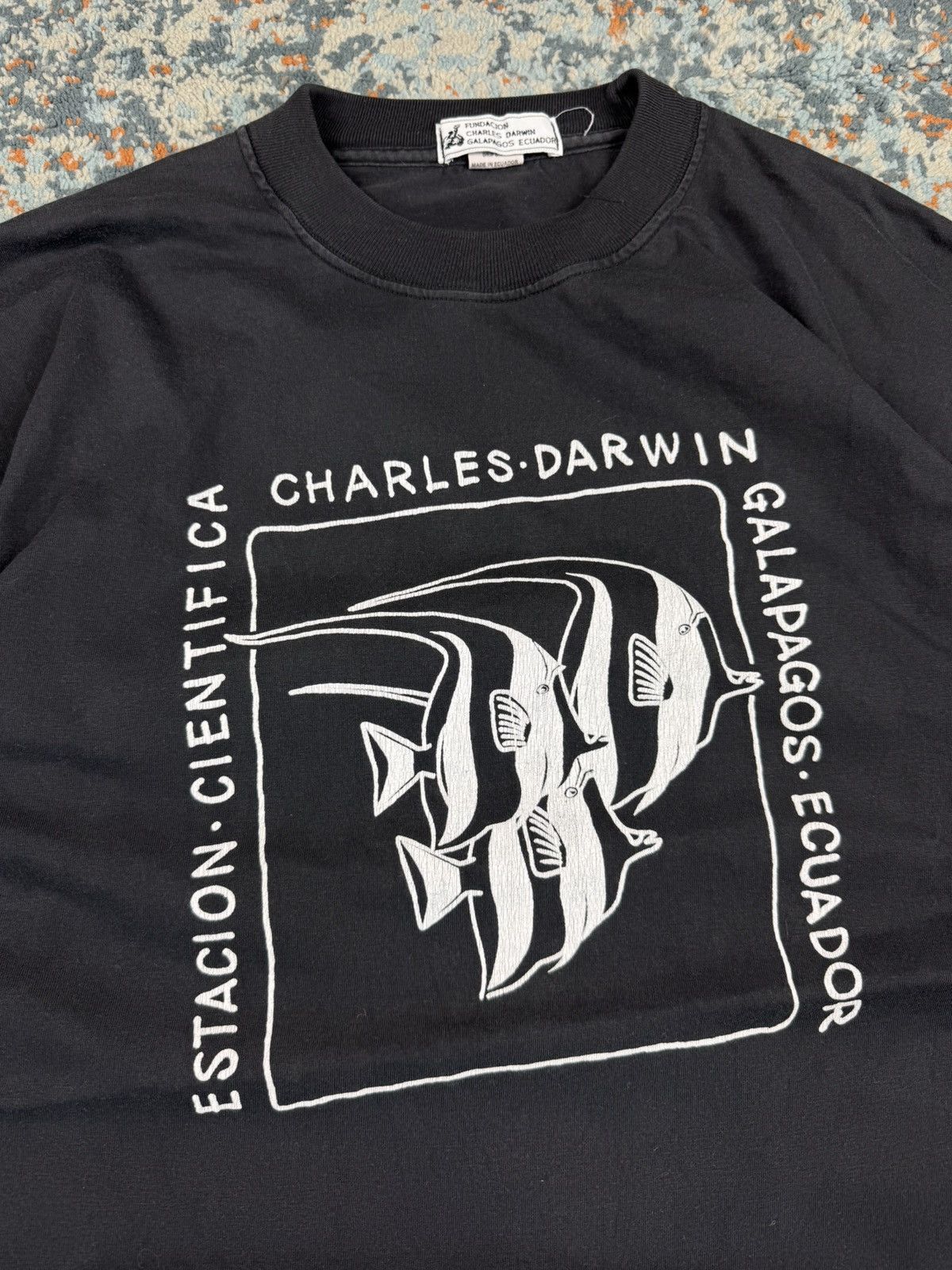 Vintage Vintage 90s charles darwin galapagos animal graphic tee fade Size US L / EU 52-54 / 3 - 4 Thumbnail