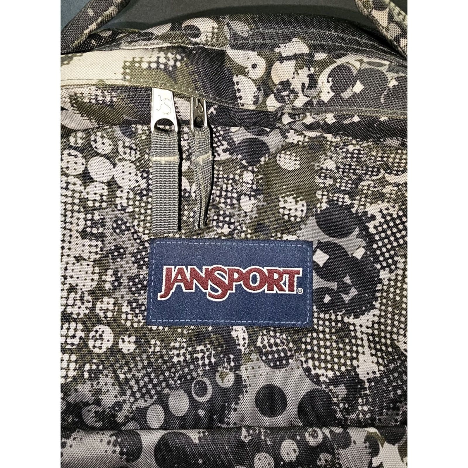 Jansport VINTAGE? No. JanSport The 9 Backpack Wheeled Carry-On Travel Luggage 20x12x10 Digital Camo Size ONE SIZE - 2 Thumbnail