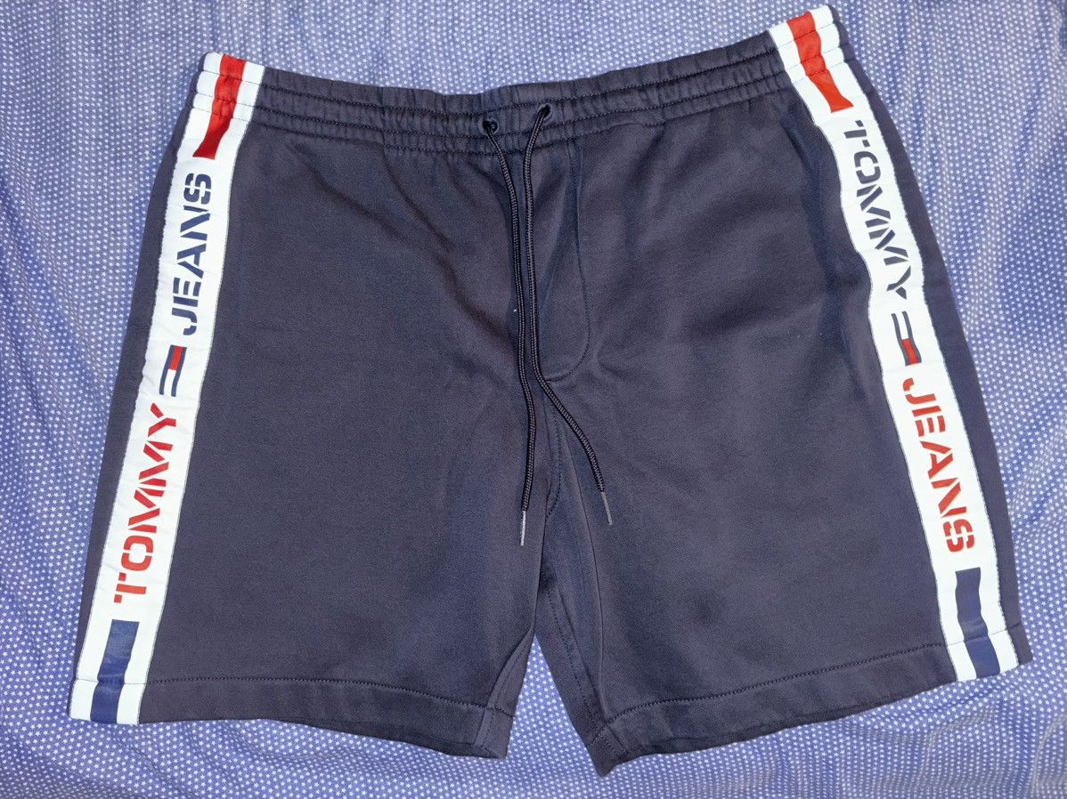 Tommy Hilfiger Tommy Hilfiger Shorts (Tommy Jeans) Size US 39 - 1 Thumbnail