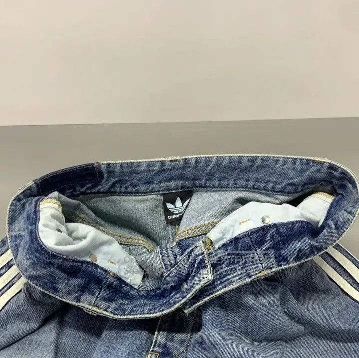 Balenciaga Balenciaga x Adidas Striped Loose Denim Pants. Size US 27 - 4 Thumbnail