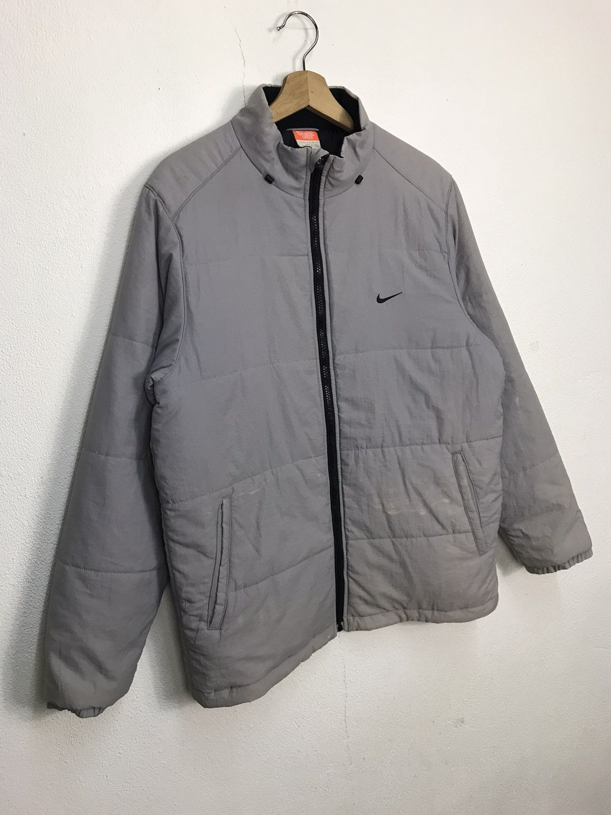 Japanese Brand × Nike × Vintage Vintage Faded Nike Spellout Puffer Jacket Size US L / EU 52-54 / 3 - 3 Thumbnail