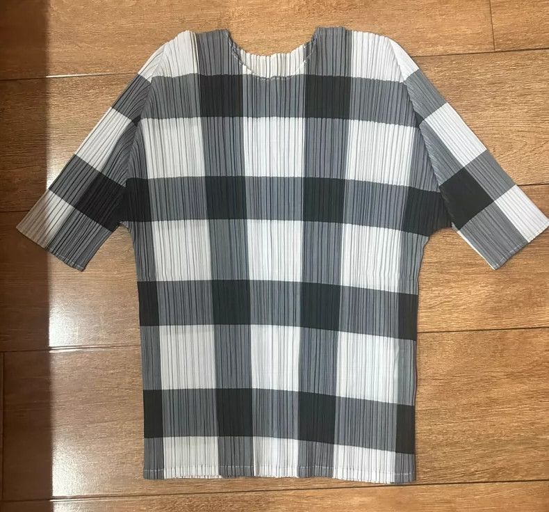Issey Miyake Issey Miyake size:3 Gray and white checkered short-sleeved Size S / US 4 / IT 40 - 1 Thumbnail