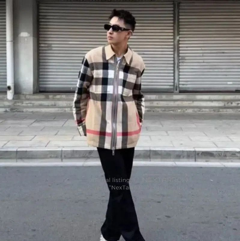 Burberry Burberry Wool Jacket in Khaki with Check Pattern. Size US XL / EU 56 / 4 - 6 Thumbnail