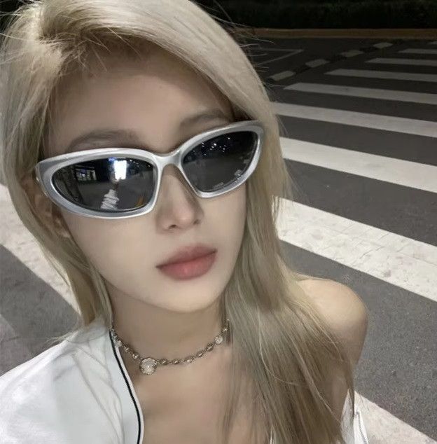 Other y2k fashionable sunglasses excellent quality /swaggy vibe Size ONE SIZE - 1 Thumbnail