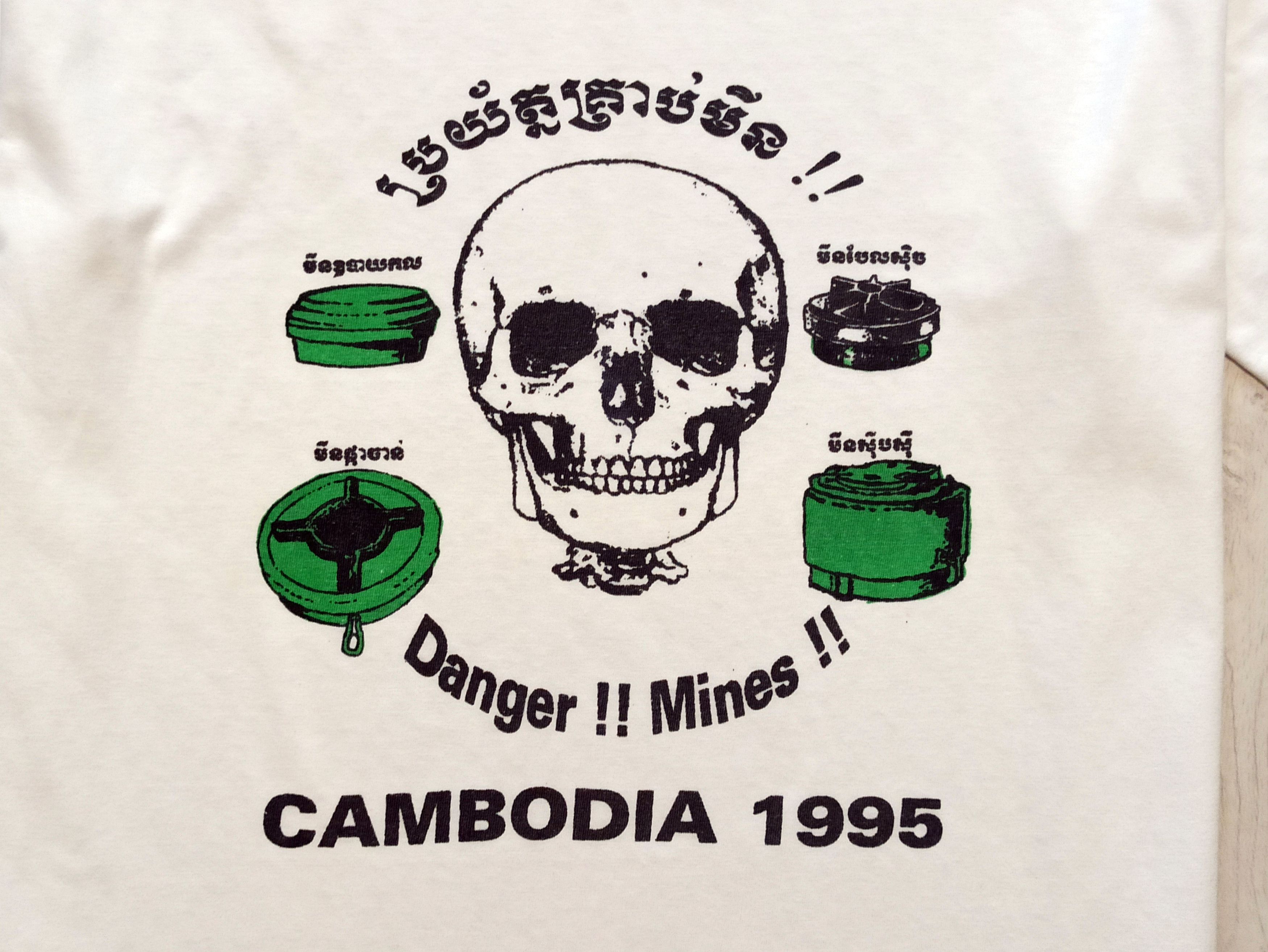 Vintage Danger! Mines! Cambodia 1995 rare vintage T-Shirt Size US L / EU 52-54 / 3 - 2 Thumbnail