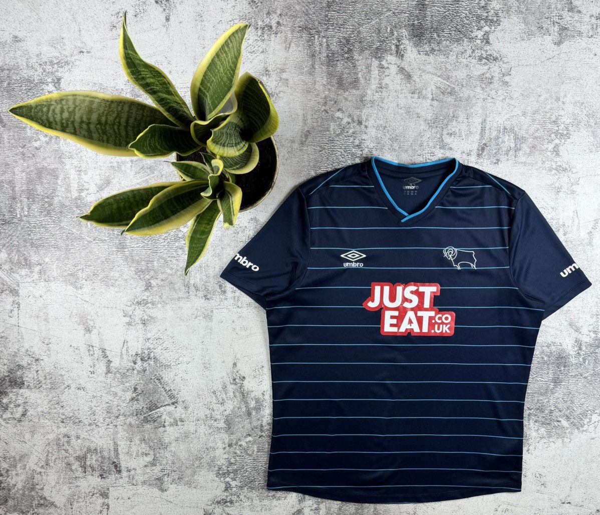 Umbro Derby County 2014/2015 Blue Home Umbro Men’s Soccer Football T Shirt Jersey Kit Size US XL / EU 56 / 4 - 1 Thumbnail