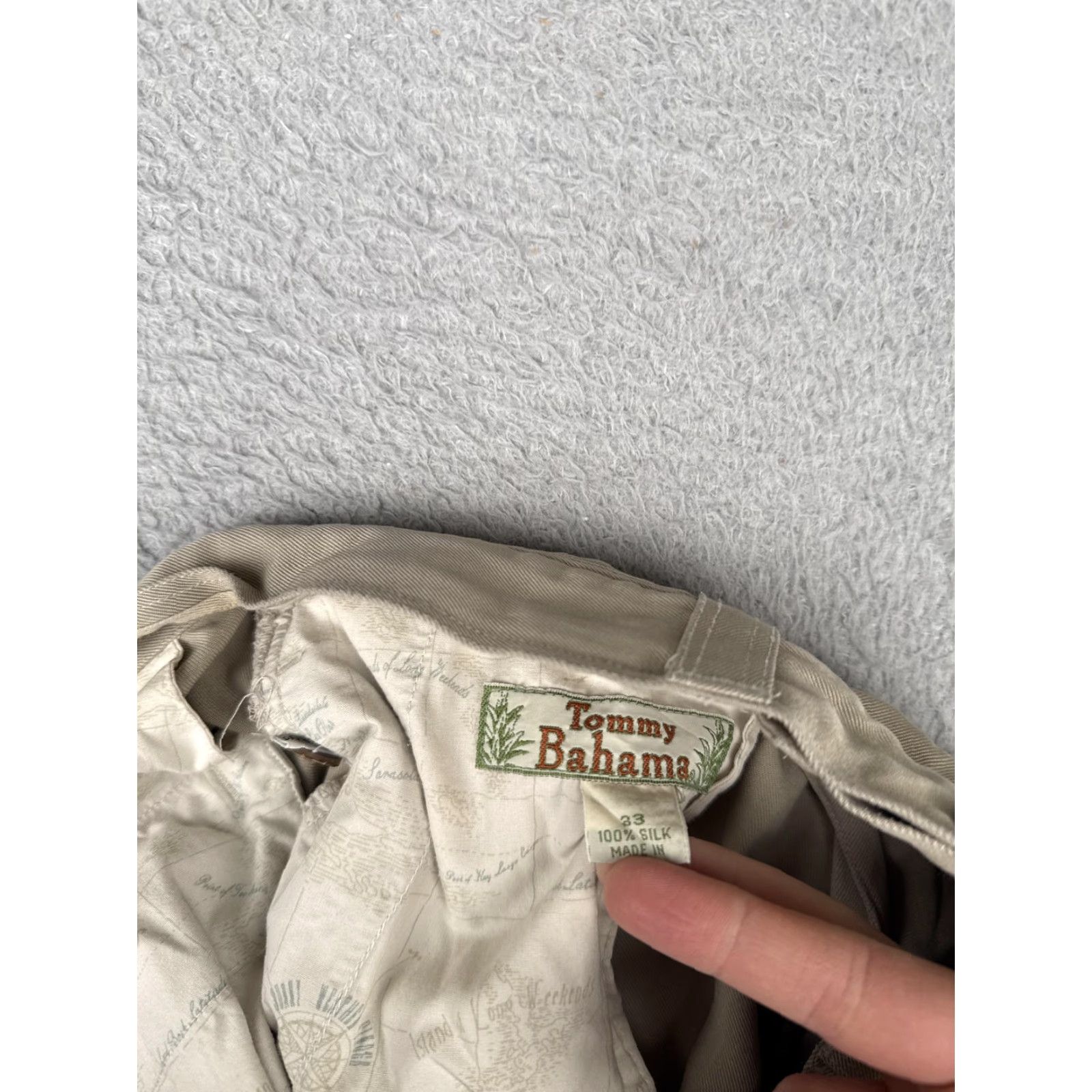 Tommy Bahama Tommy Bahama Shorts Mens 33 Khaki 100% Silk Chino Flat Front Golf Casual Size US 33 - 7 Thumbnail